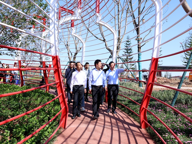 廖文彬市長調研宜賓展園 (3).jpg