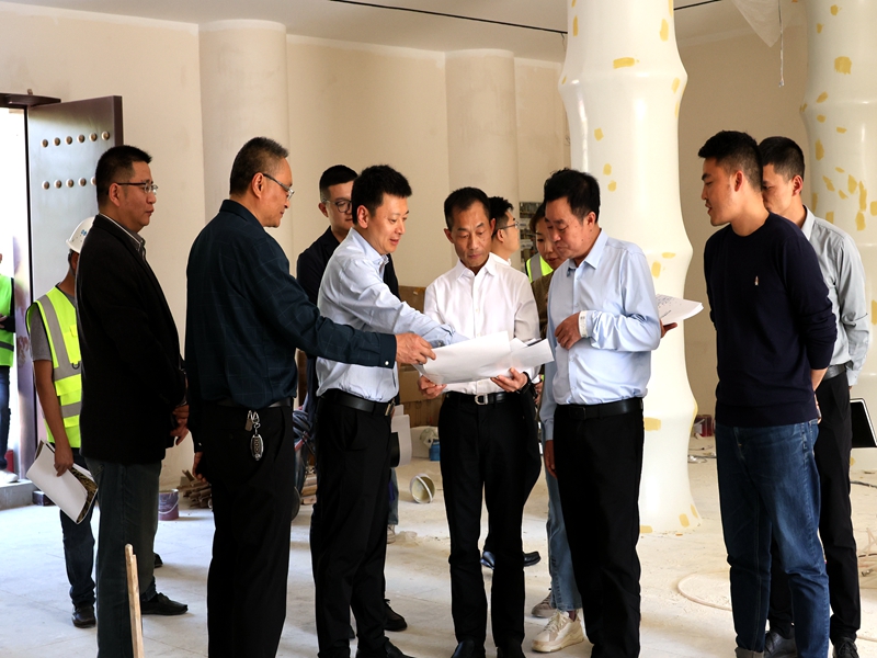 廖文彬市長調研宜賓展園 (1).jpg