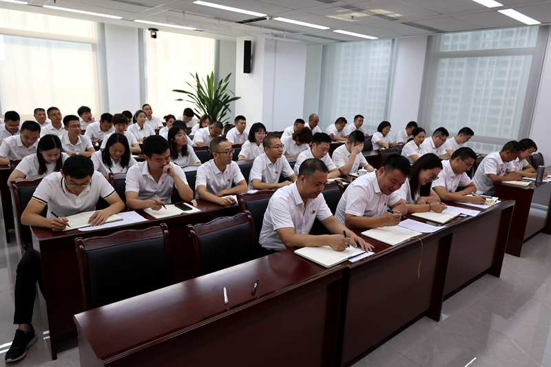 黃賓到建投建工組織三個(gè)黨支部召開黨員集中學(xué)習(xí)暨沖刺一百天工作督辦會 (2).JPG
