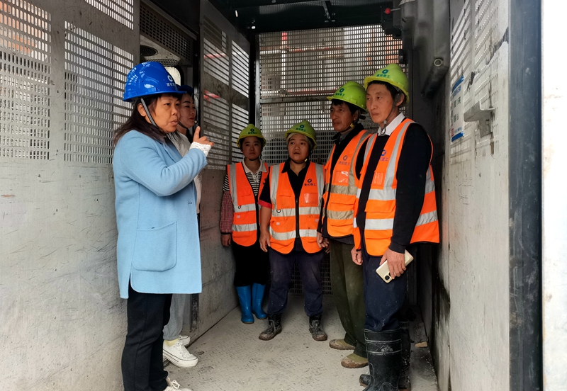 建投建工上江傳奇項目舉行特種設(shè)備、特種人員安全知識培訓(xùn)活動 (4).jpg
