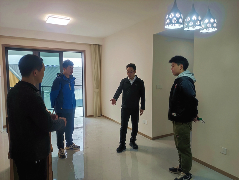 劉旭到保障性住房項(xiàng)目開(kāi)展收尾工作督查 (1).jpg