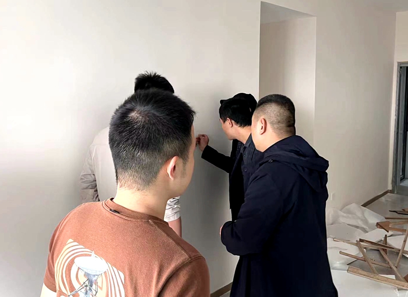 保障性租賃改造項目對首批裝修完工住房開展分戶驗收1.jpg