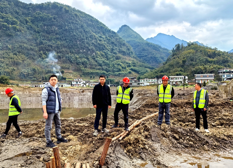 朱思宇總經(jīng)理到興文、長寧兩縣“高農(nóng)”項目工地調(diào)研 (2).jpg