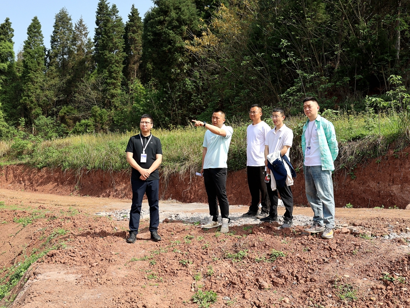 朱思宇督查三江新區(qū)“高農(nóng)”建設(shè)項(xiàng)目 (1).JPG